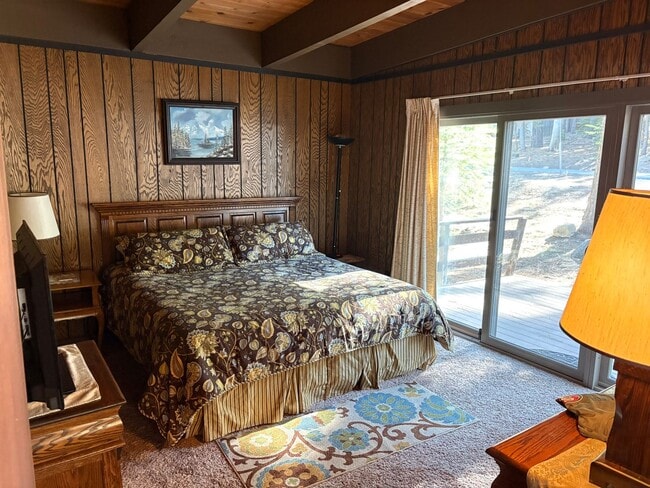 Building Photo - 2 Bedroom one level cabin