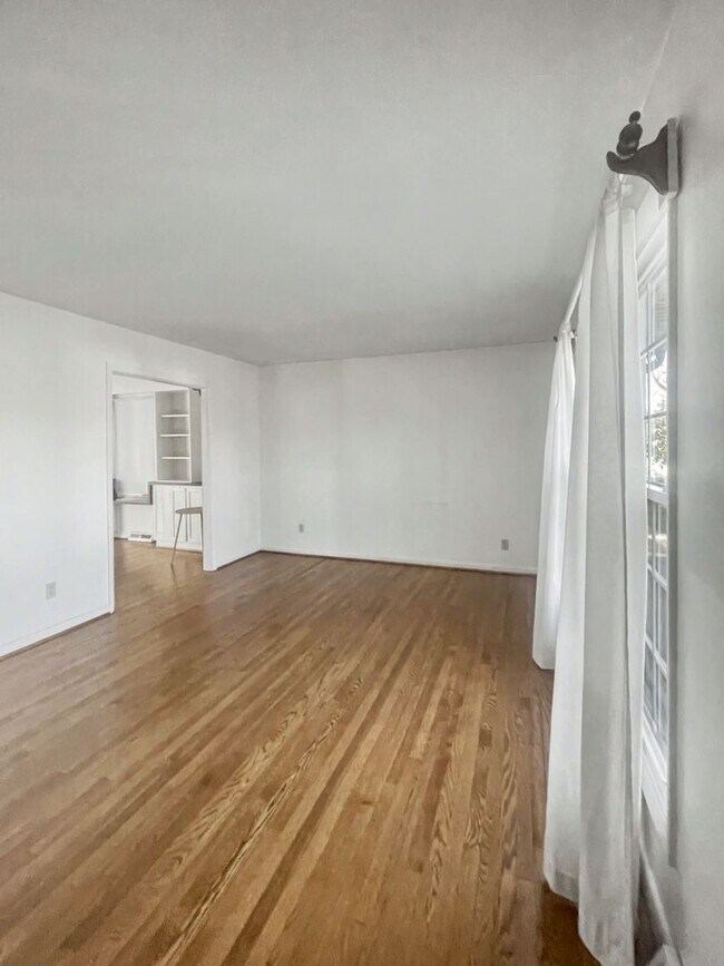 Building Photo - Charming Brick Ranch Home in Woodlea Acres