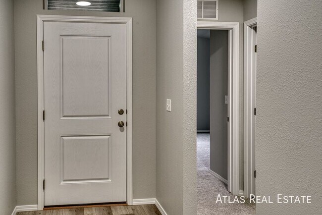 Building Photo - 4 WEEKS FREE RENT IF MOVED IN BY 4/30! Ope...