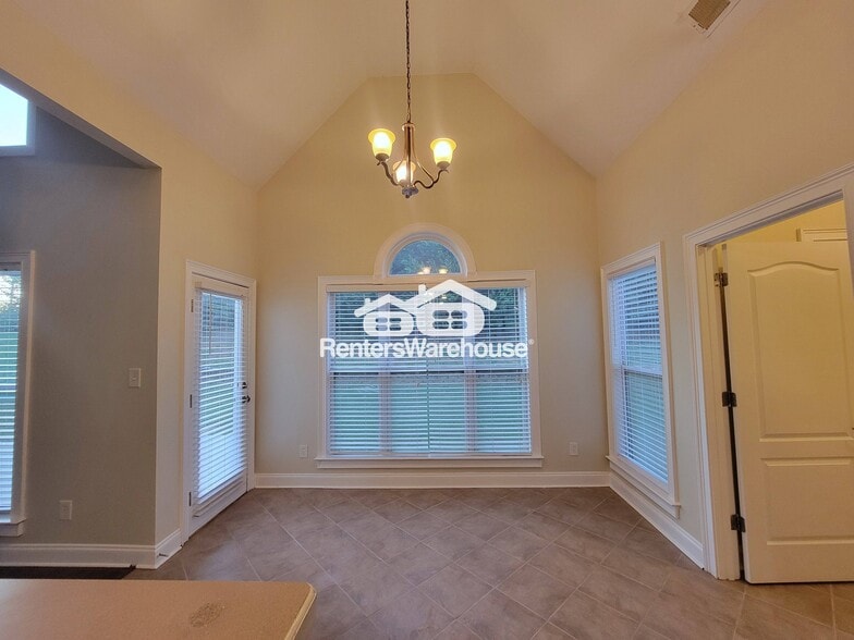 Building Photo - 1025 Rowanshyre Cir