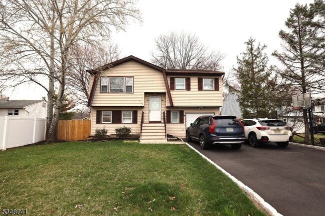 Primary Photo - 920 Everts Ave