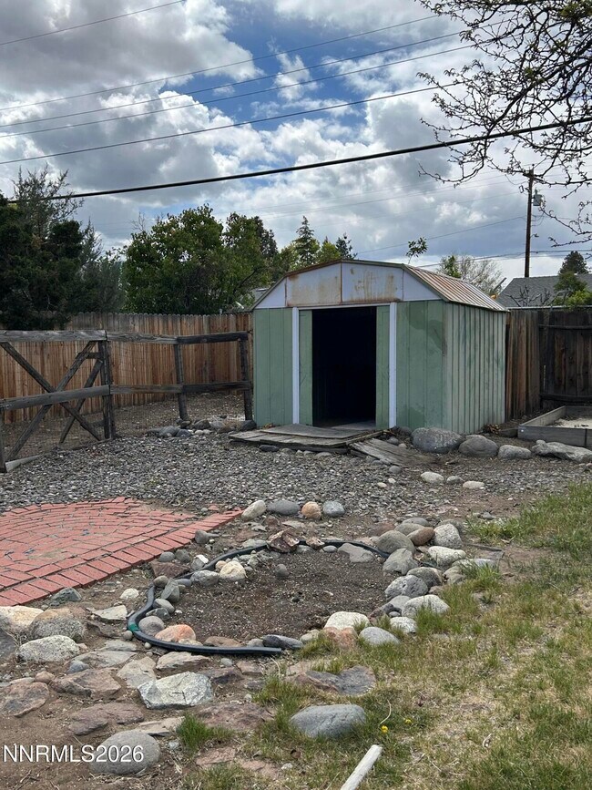 Building Photo - 1045 Johnson Pl