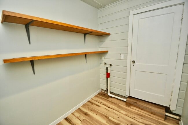 Building Photo - 7622 Darnay Dr