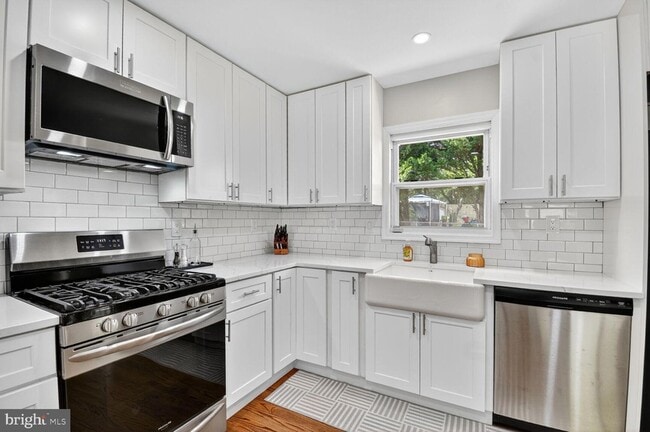 Building Photo - 6801 Trowbridge Pl