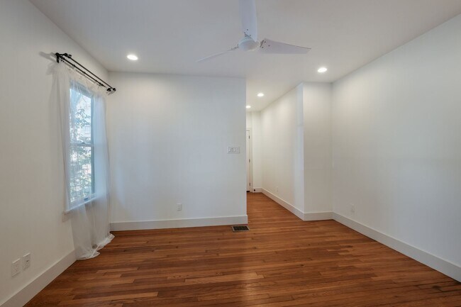 Building Photo - 2/1 Historic Monte Vista Meets Modern Convenience
