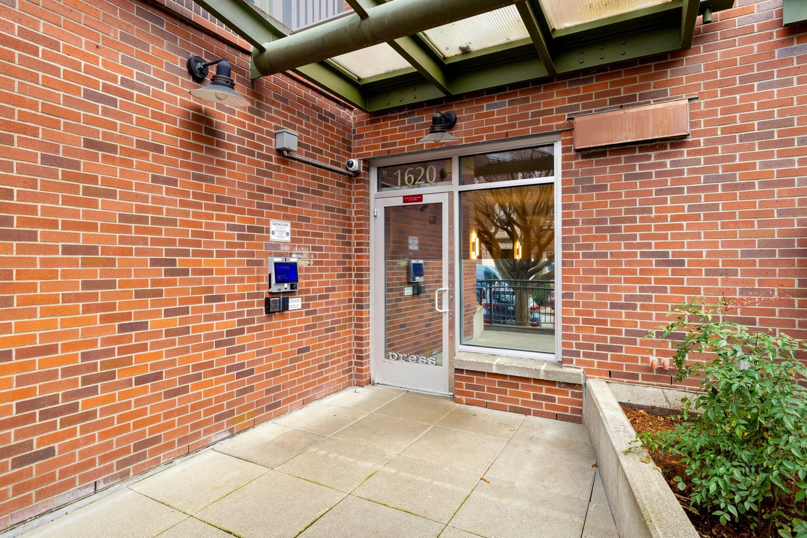 Building Photo - Top-Floor Studio with Stunning Views in Capitol Hill