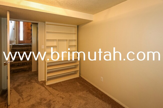 Building Photo - 4717 Naniloa Dr