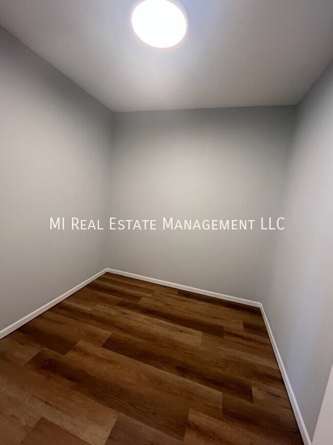 Building Photo - 326 Stratford Way