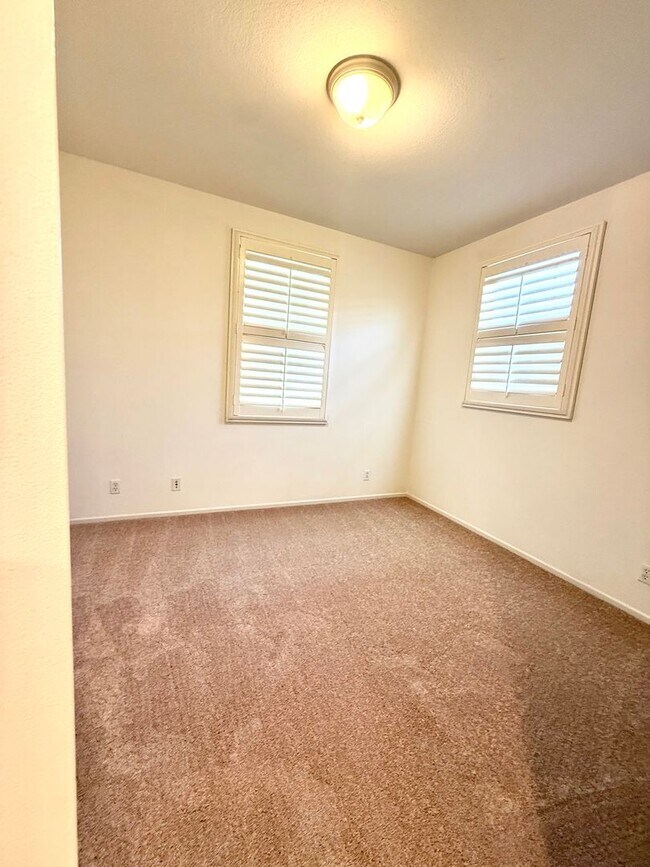 Building Photo - Spacious 3 bedroom Condo  in Portola Springs !