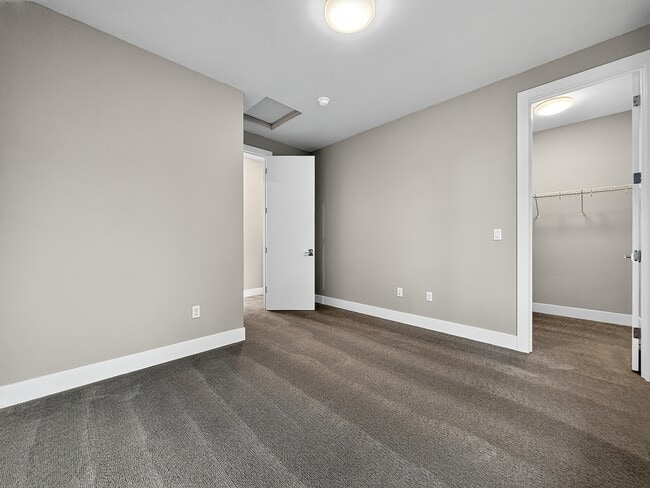 Building Photo - 2821 Garden Ave N