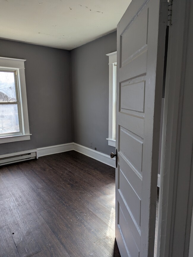 Building Photo - 473 Crescent St