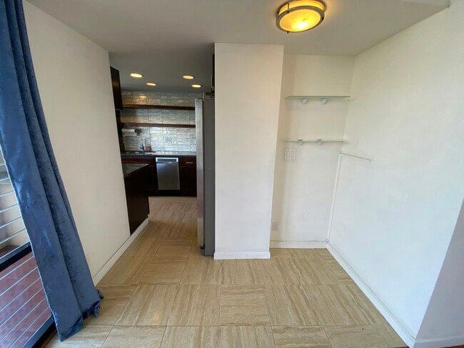 Building Photo - 2121 Ala Wai Blvd