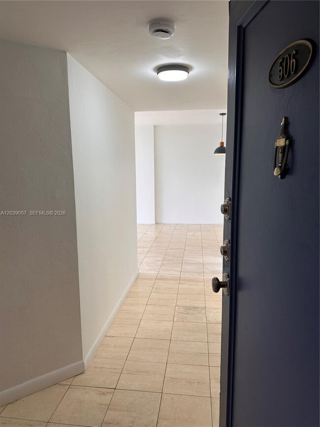 Building Photo - 2715 Tigertail Ave