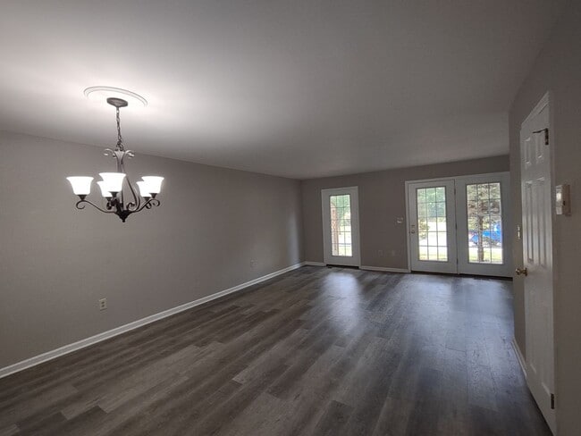 Building Photo - Available! Beautiful End Unit Condo in Bet...