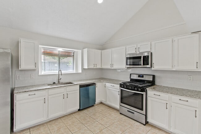 Building Photo - 7019 Yardley Dr