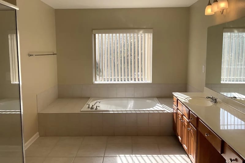 Building Photo - 4398 Wilmont Ave