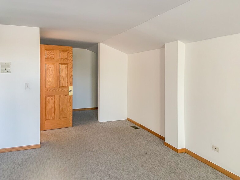 Building Photo - 2653 N Wayne Ave