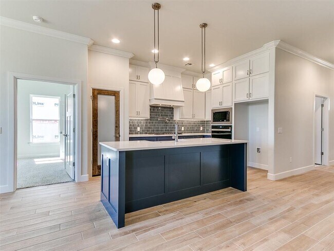 Building Photo - 13400 Sandoval Blvd