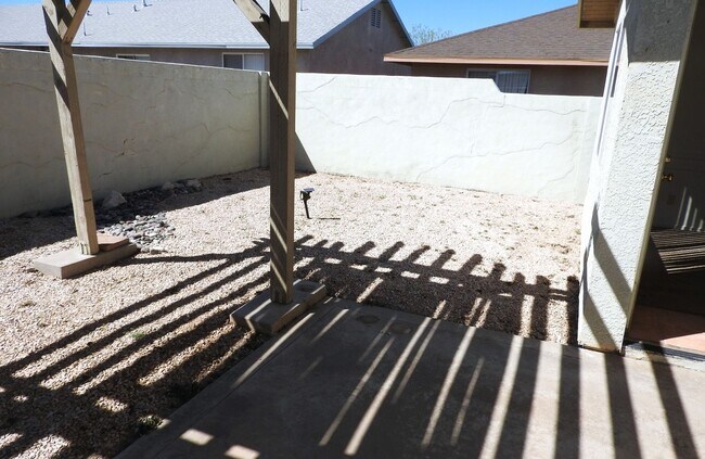 Building Photo - K-1014