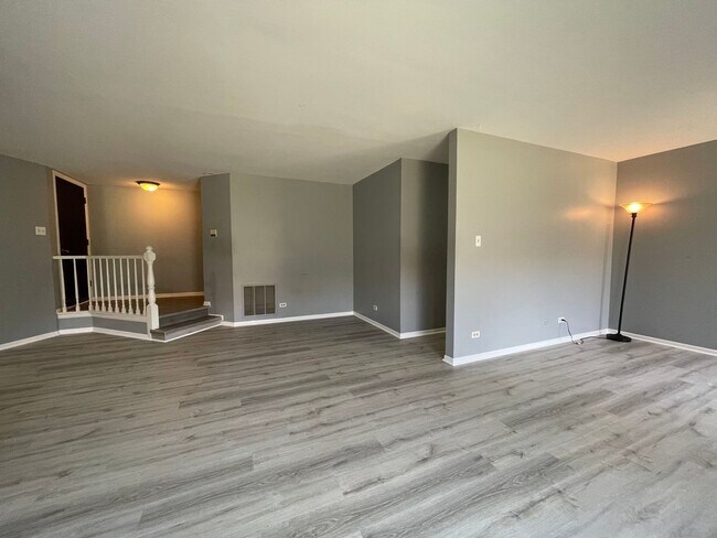 Building Photo - 1655 Dover Ct