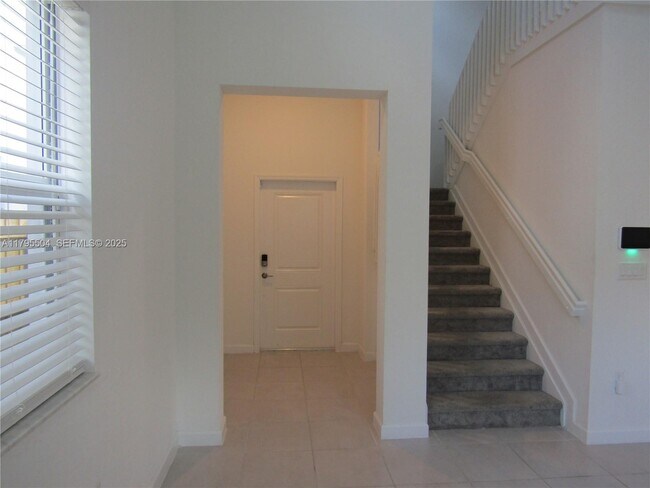 Building Photo - 1414 SE 26th Ter