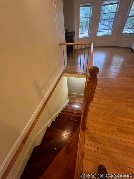 Building Photo - 154 Magazine St