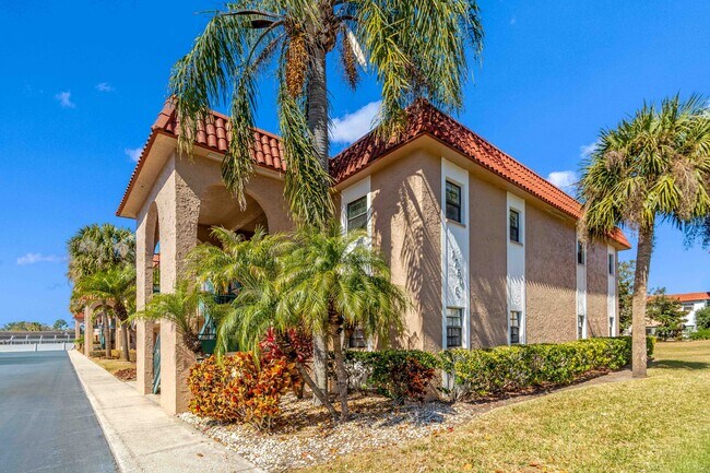 Building Photo - 1750 Belleair Forest Dr