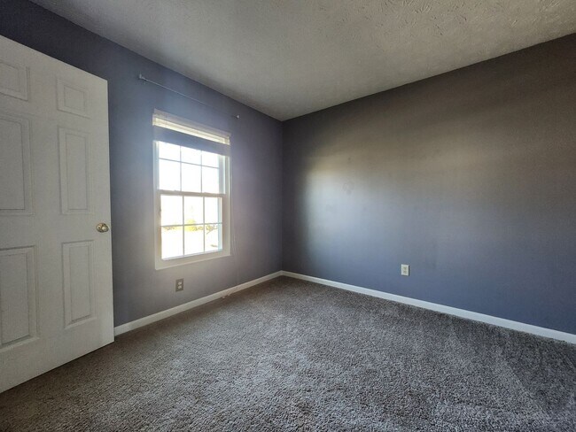 Building Photo - Beautiful 2-Story Home in Northmont School District