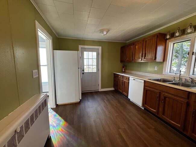 Building Photo - Spacious 3 Bedroom, 1.5 Bath House for Rent in Brewer
