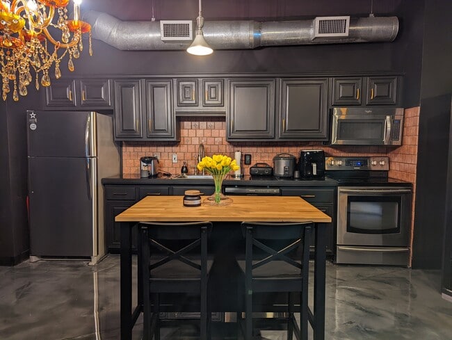 Building Photo - 1122 Jackson St