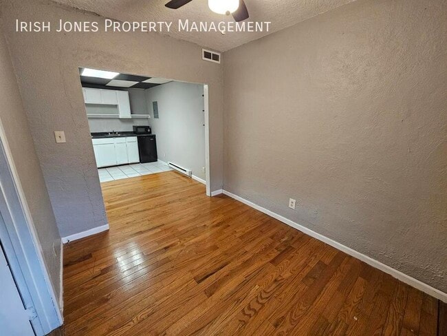 Building Photo - 1817 Pine-Apt 3