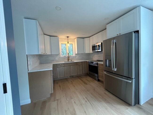 Building Photo - 189 Greenwood St