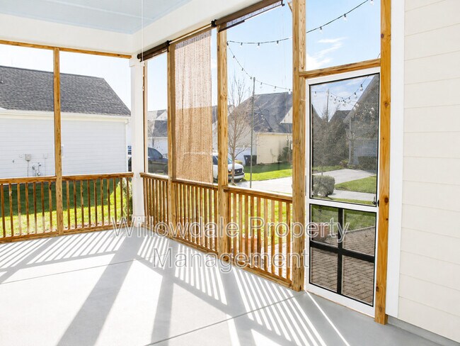 Building Photo - 1025 Governess Ln