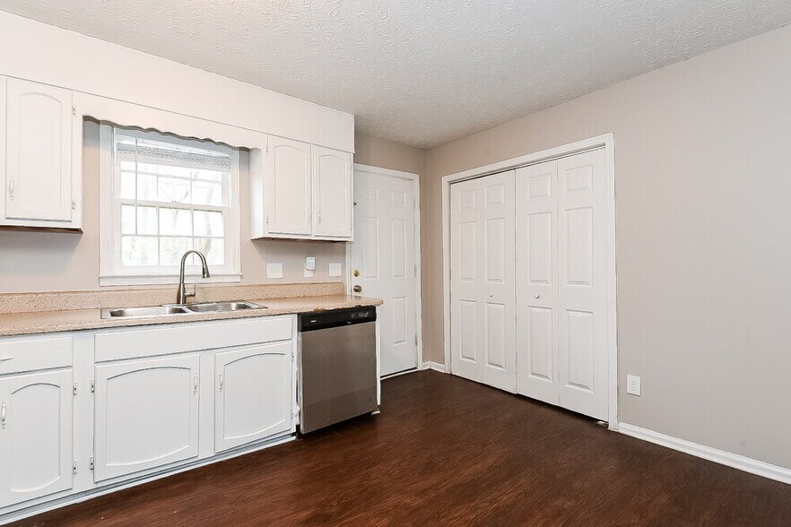 Building Photo - 770 Joseph Club Dr