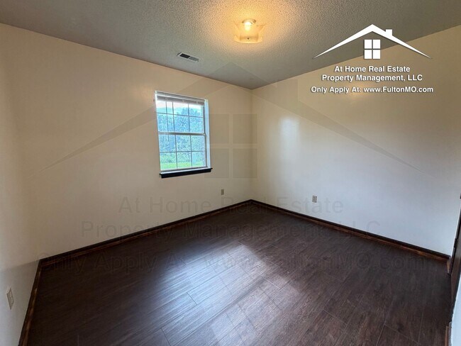 Building Photo - 617 Westview Dr