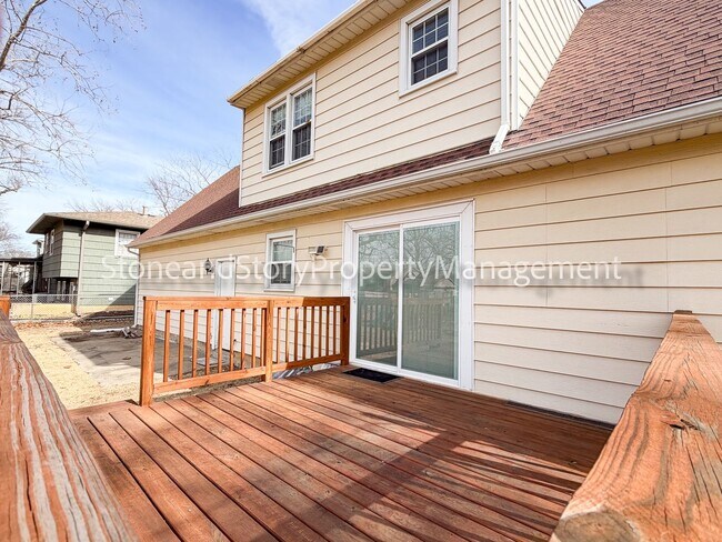 Building Photo - 4 bedroom 2 bath on quiet street in Briarwood