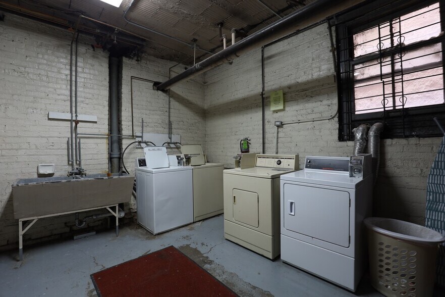 Building Photo - 2129 N Dayton St