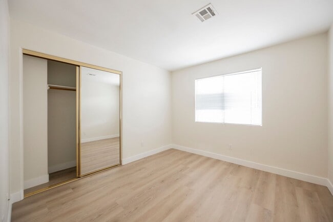 Building Photo - Honey, I’m Home! This Lovely 3 Bedroom, Two-Story Home Is Located In Summerlin.