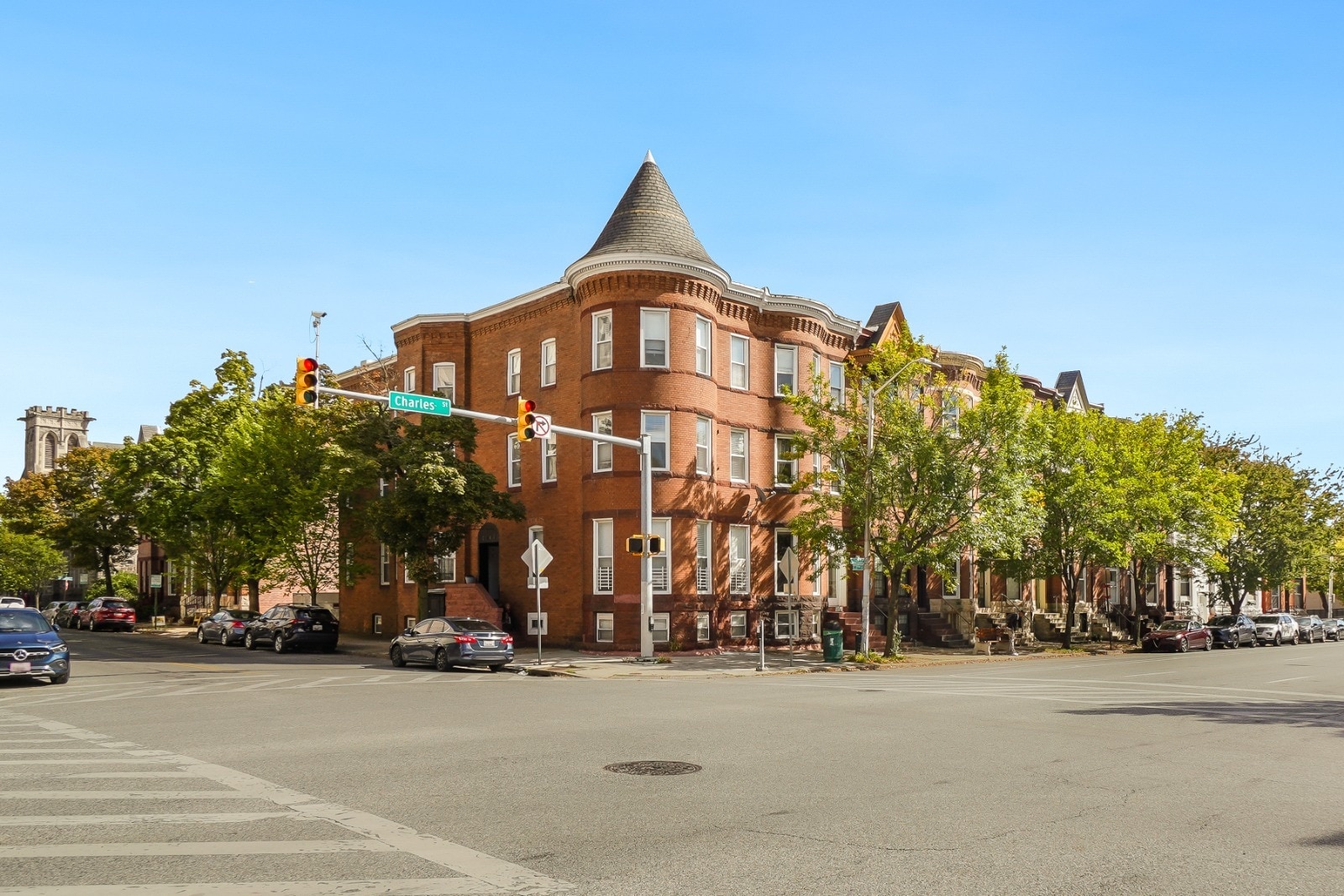 Building Photo - 2645 N Charles St