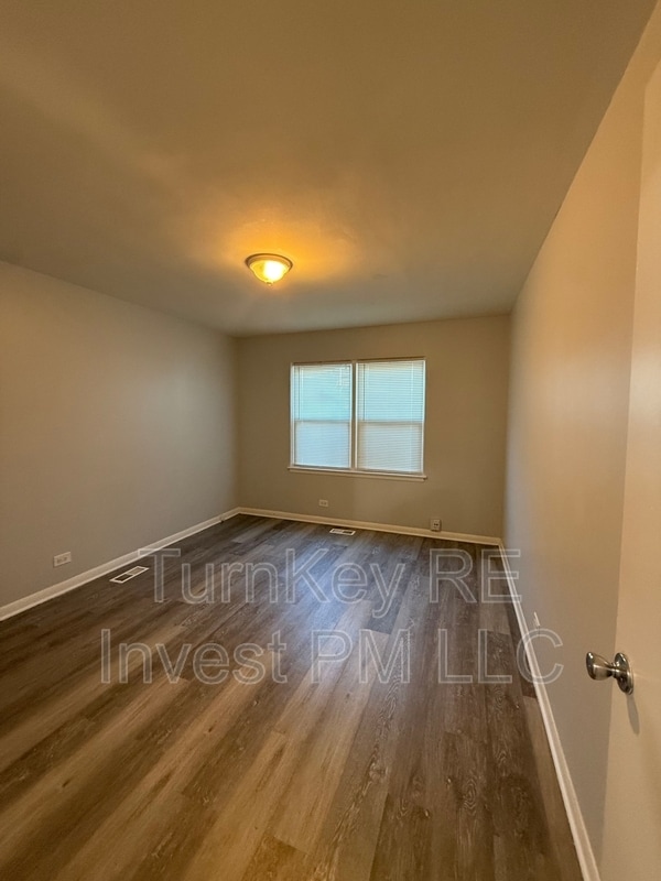 Building Photo - 1505 N Maywood Dr