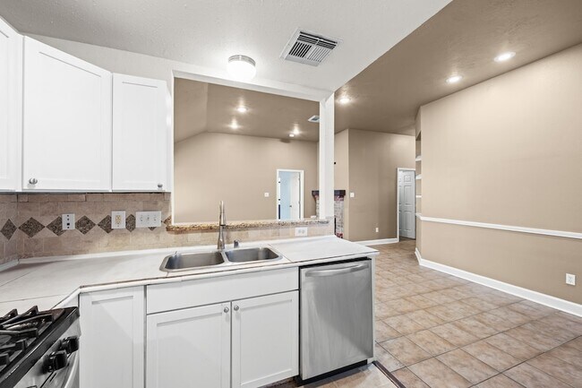 Building Photo - 12130 La Salle Oaks