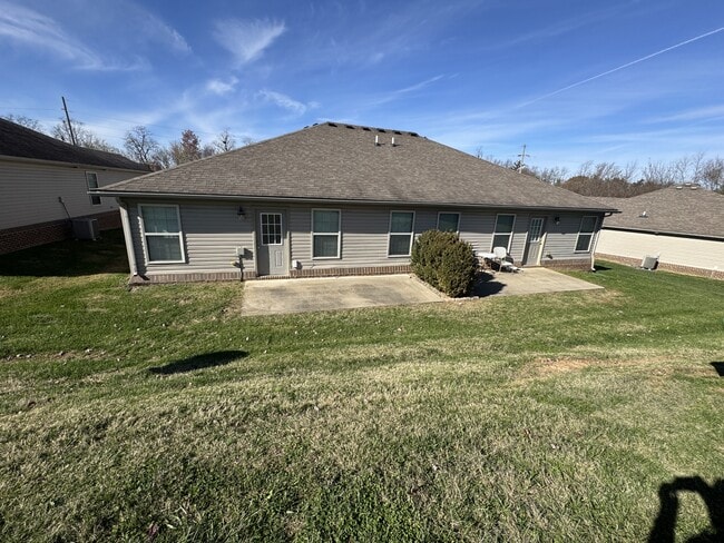 Building Photo - 708 Chatham Ct