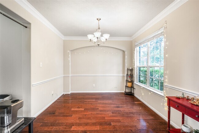 Building Photo - 6819 Lavington Way