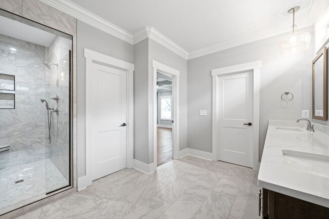 Building Photo - Pet Friendly in Sango!