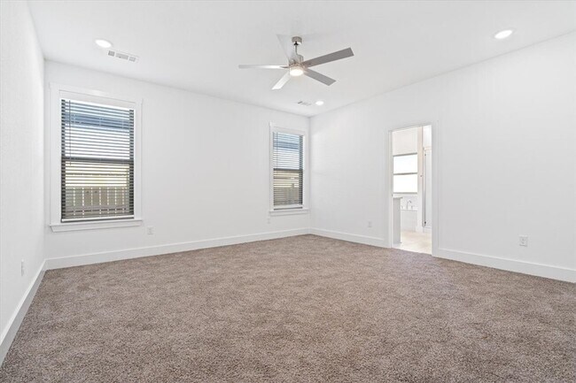 Building Photo - 7004 SW Basswood Ave