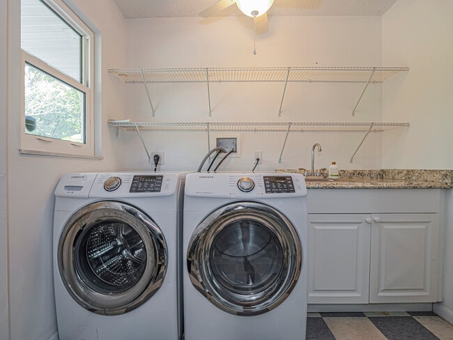 Building Photo - 856 Norfolk Pine Ln