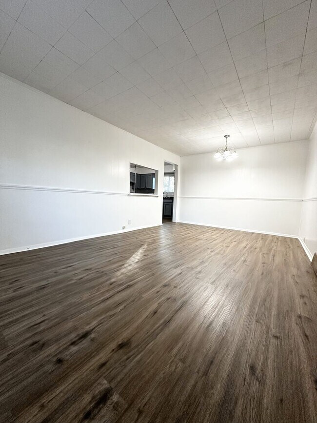 Building Photo - Well-Maintained 4-Bedroom in Haygood Area of Virginia Beach