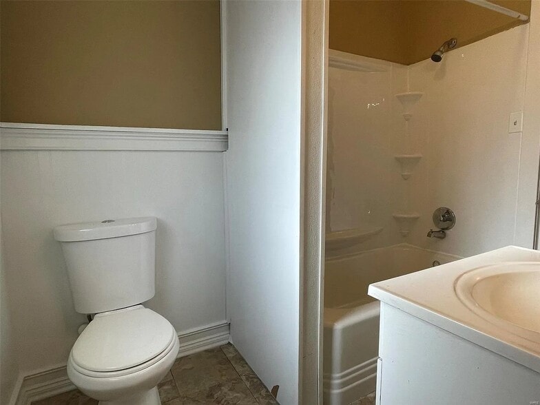 Building Photo - 21 S Schlueter Ave