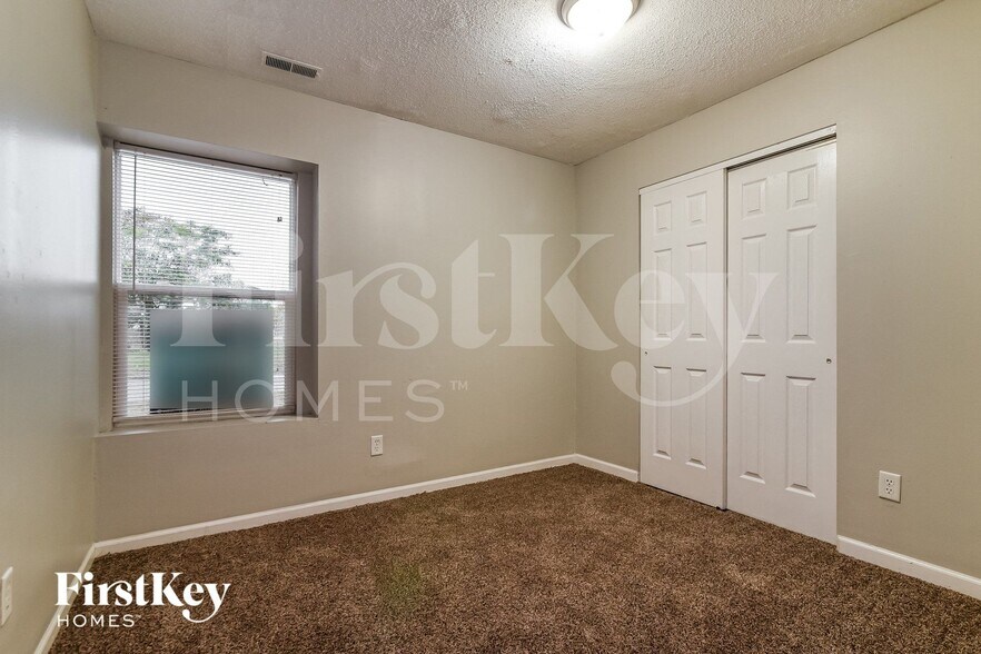 Building Photo - 2529 N Parker Ave