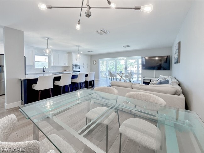 Building Photo - 1910 Gulf Shore Blvd N